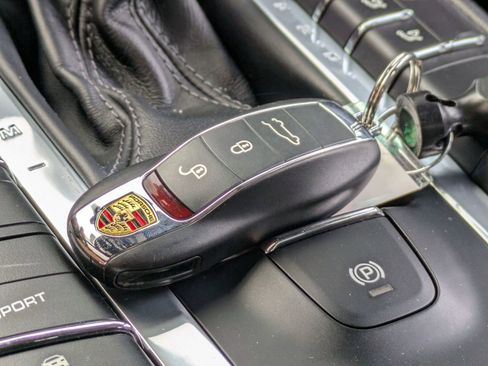 Used 2018 Porsche Macan image 32