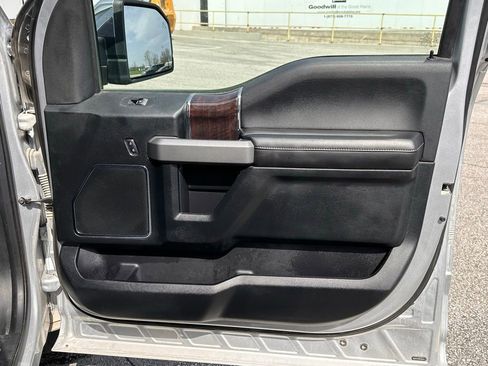 Used 2017 Ford F150 Platinum image 22