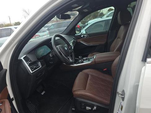 Used 2023 BMW X5 sDrive40i w/ Luxury Seating Package image 3