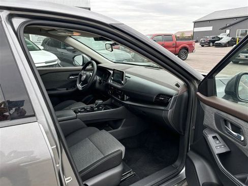 Used 2021 Nissan Rogue SV AWD/4WD image 11