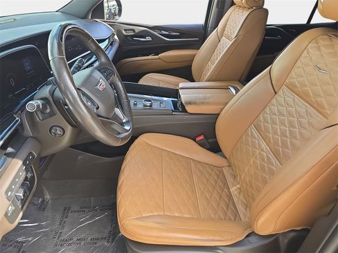 Used 2022 Cadillac Escalade Premium Luxury w/ Performance Package image 20