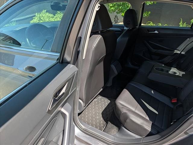 Certified 2023 Volkswagen Jetta SE w/ Panoramic Sunroof Package FWD image 21