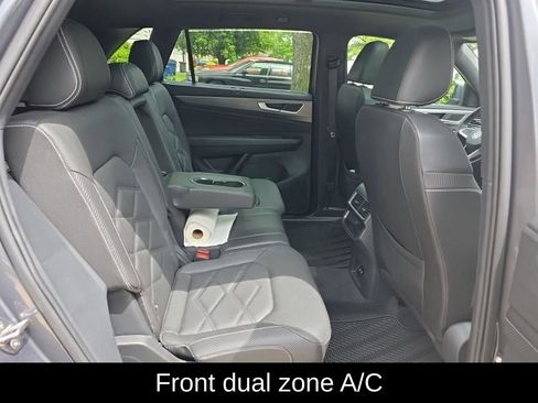 Used 2025 Volkswagen Atlas Cross Sport SE w/ Panoramic Sunroof Package FWD image 8