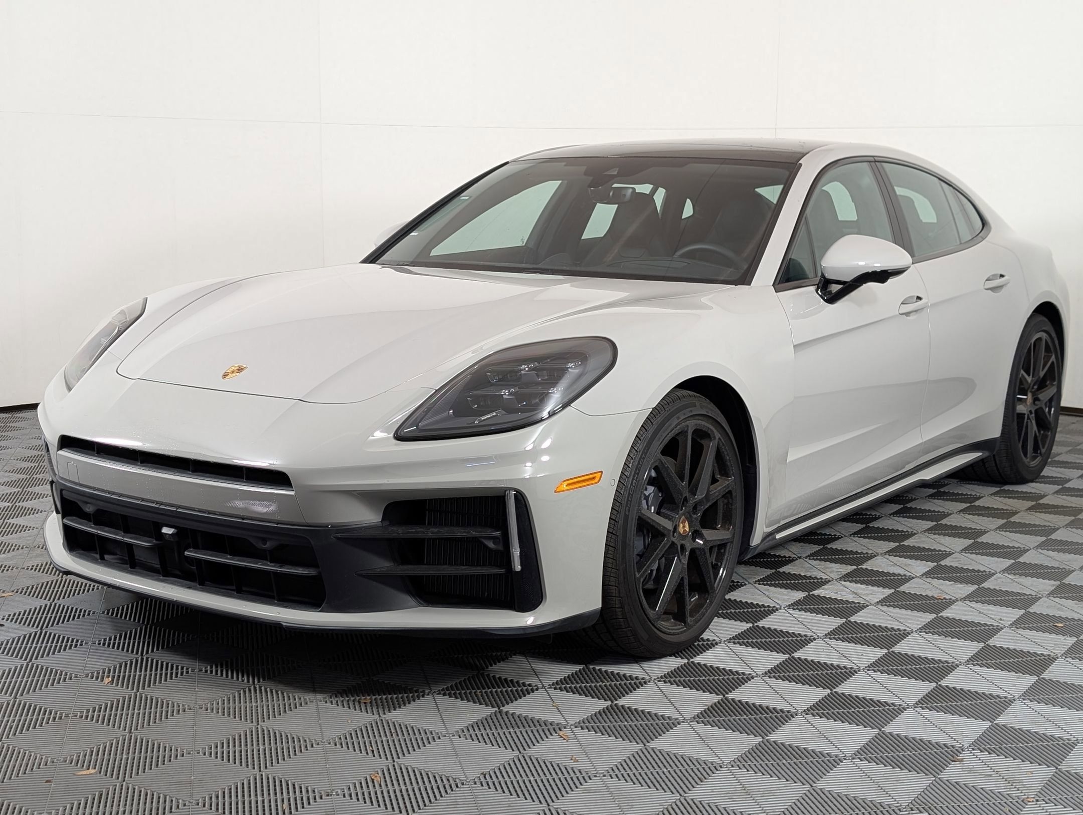 Certified 2025 Porsche Panamera 4 AWD/4WD image 1