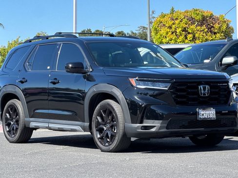 Used 2025 Honda Pilot Black Edition image 2
