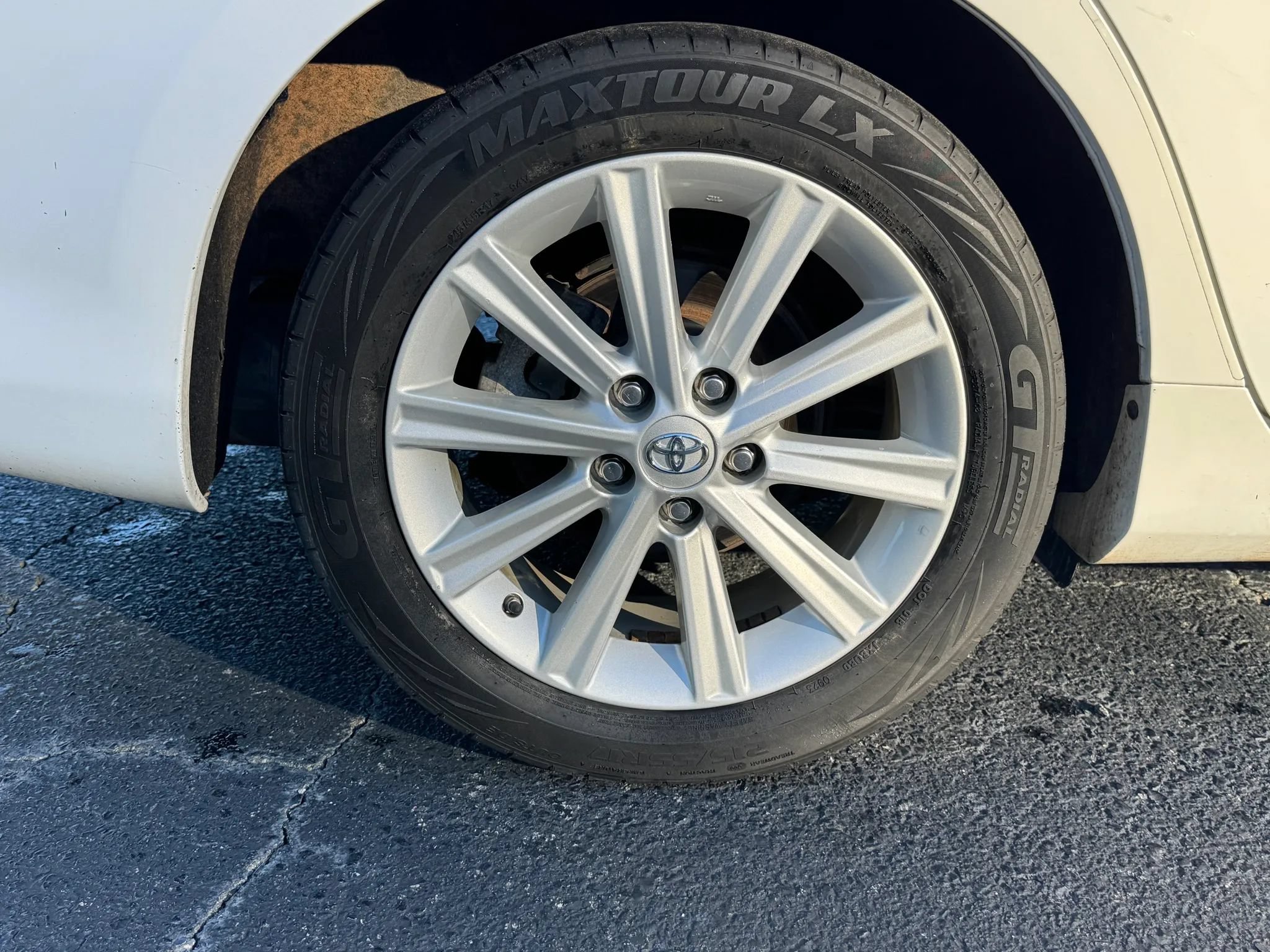 Used 2014 Toyota Camry XLE w/ Leather Package FWD image 8