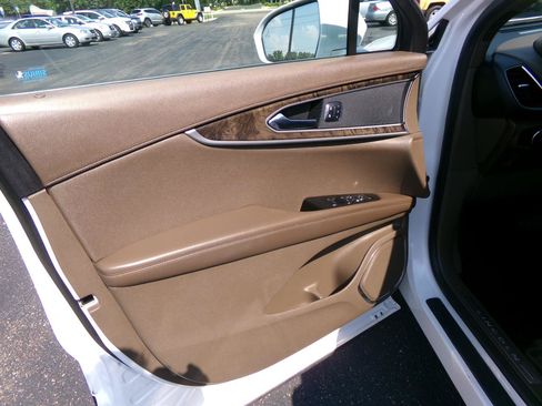 Used 2016 Lincoln MKX Reserve w/ Equipment Group 102A AWD/4WD image 15
