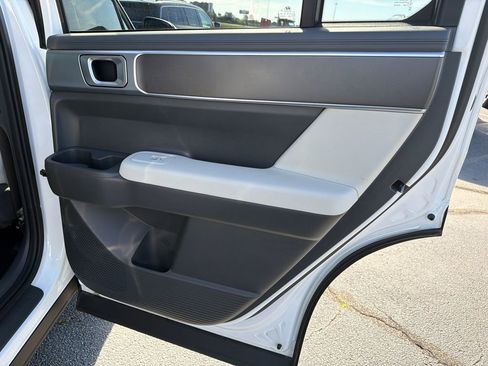 Used 2025 Hyundai Santa Fe SE w/ Tow & Go Package FWD image 16