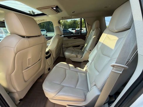 Used 2016 Cadillac Escalade Premium image 25