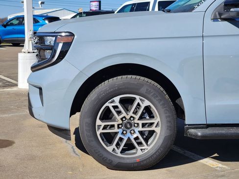 New 2026 Ford Expedition Active image 6
