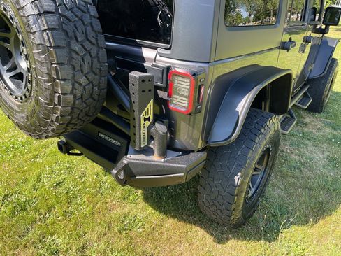 Used 2014 Jeep Wrangler Unlimited Rubicon w/ Connectivity Group AWD/4WD image 16