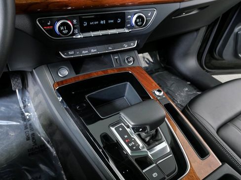 Used 2023 Audi Q5 2.0T Premium w/ Convenience Package image 16