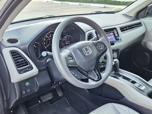Used 2016 Honda HR-V LX image 9