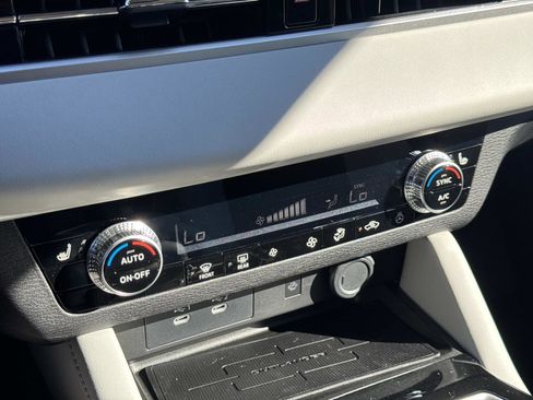 New 2026 Mitsubishi Outlander SE image 21