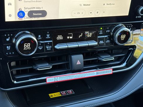 New 2026 Toyota Highlander Limited AWD/4WD image 25