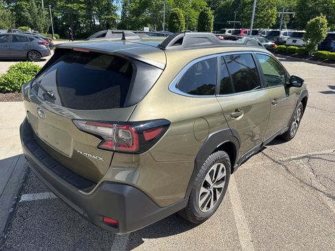 Used 2025 Subaru Outback Premium AWD/4WD image 2