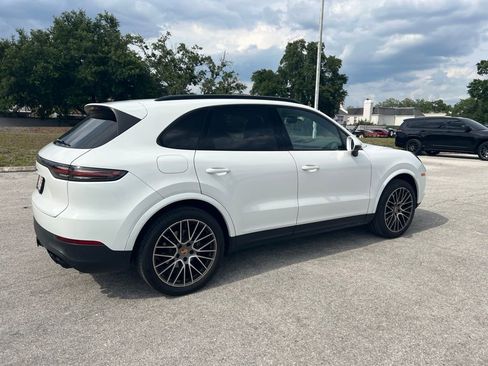 Used 2023 Porsche Cayenne Platinum Edition AWD/4WD image 3
