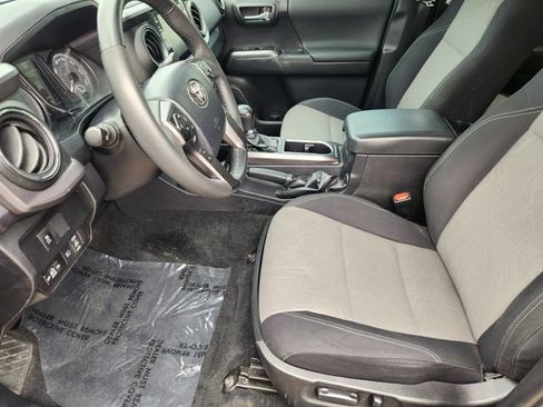 Used 2023 Toyota Tacoma TRD Off-Road image 9