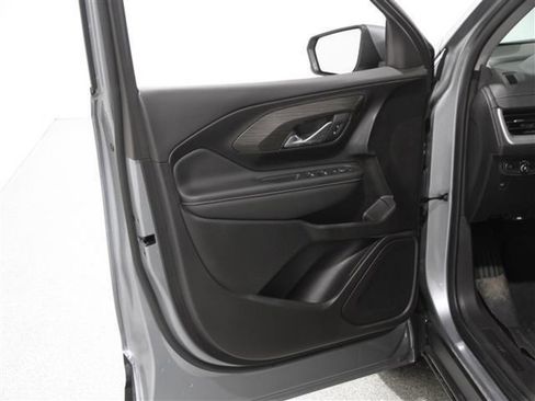 Used 2024 GMC Terrain SLE image 4