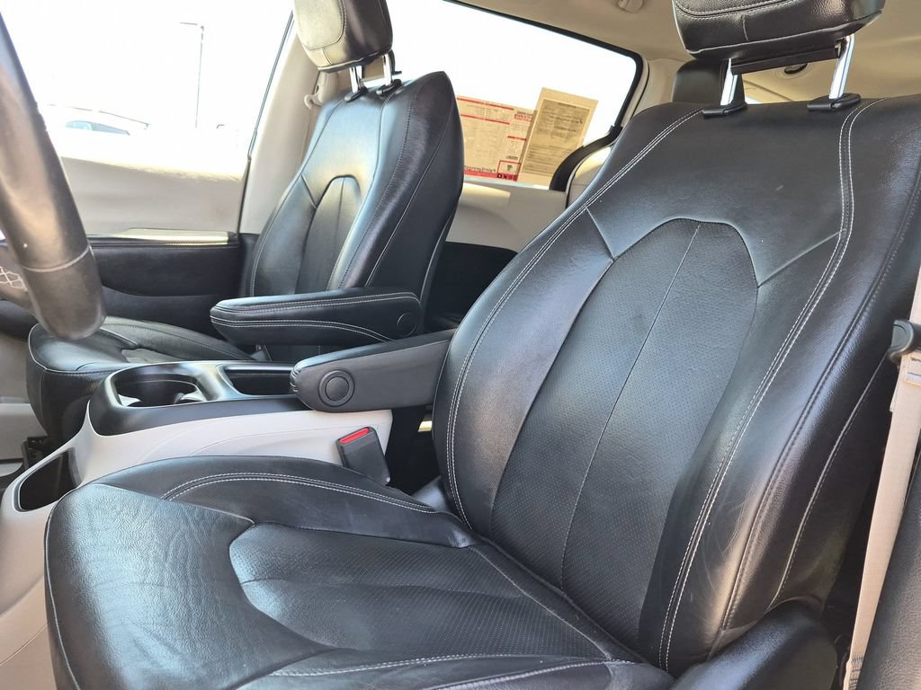 Used 2022 Chrysler Pacifica Touring-L FWD image 13
