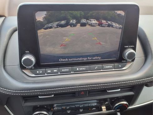 Used 2023 Nissan Rogue S AWD/4WD image 25