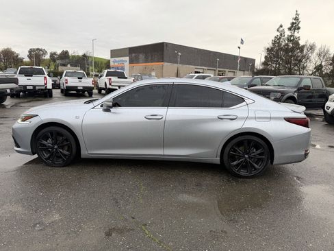 Used 2024 Lexus ES 300h F Sport image 2