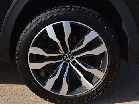 Used 2022 Volkswagen Atlas Cross Sport SEL Premium R-Line AWD/4WD image 11