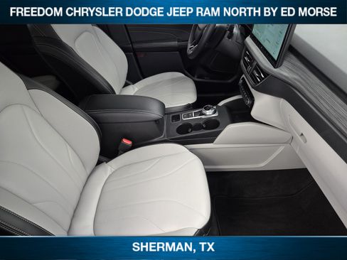 Used 2026 Ford Escape Platinum w/ Premium Technology Package AWD/4WD image 9