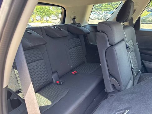 Used 2022 Nissan Pathfinder SV AWD/4WD image 19