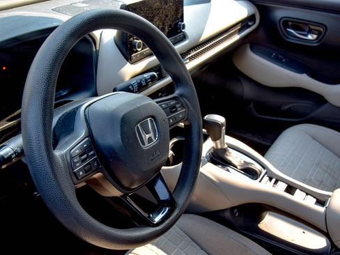Used 2024 Honda HR-V LX image 11