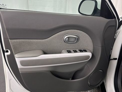 Used 2017 Kia Soul EV-e image 8