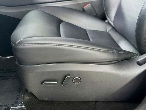 Used 2023 Tesla Model Y AWD image 17