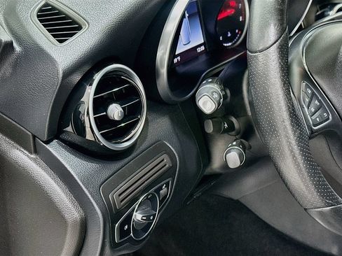 Used 2019 Mercedes-Benz GLC 300 image 10