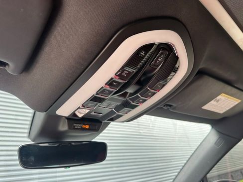 Certified 2023 Porsche Macan S AWD/4WD image 35