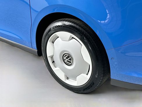 New 2025 Volkswagen ID. Buzz 1st Edition image 9