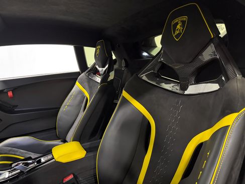 Used 2023 Lamborghini Huracan Tecnica RWD image 15