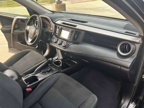 Used 2018 Toyota RAV4 LE image 22