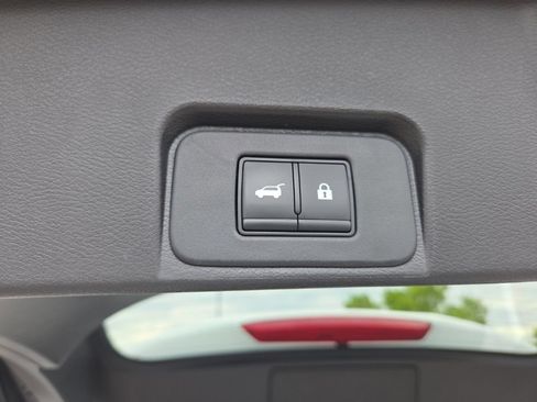 Used 2024 Nissan Rogue SV FWD image 30