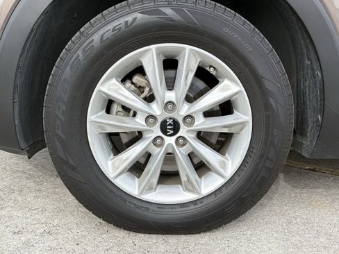 Used 2019 Kia Sorento LX image 9