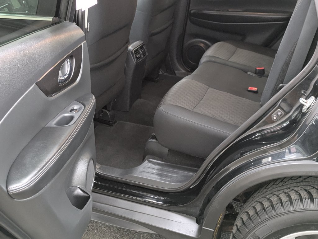 Used 2018 Nissan Rogue SV AWD/4WD image 33