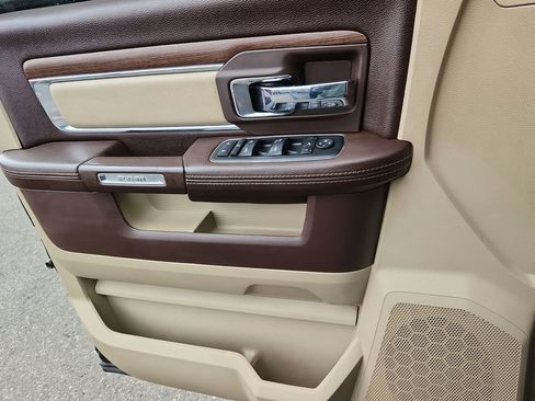 Used 2018 RAM 3500 Laramie w/ Convenience Group AWD/4WD image 9