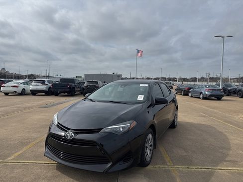 Used 2017 Toyota Corolla LE image 6