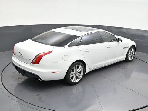 Used 2016 Jaguar XJ L Portfolio RWD image 19