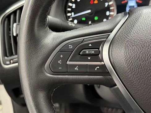 Used 2017 INFINITI Q60 w/ Premium Package image 17