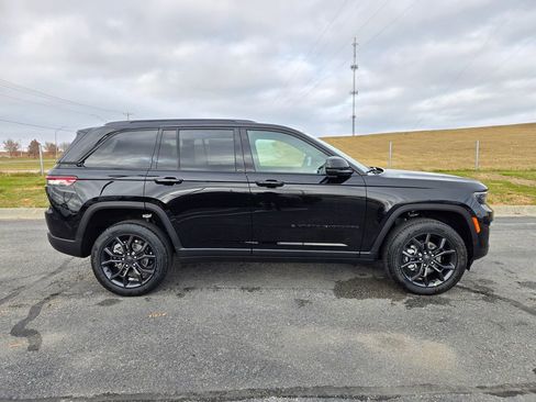 New 2025 Jeep Grand Cherokee Limited image 2