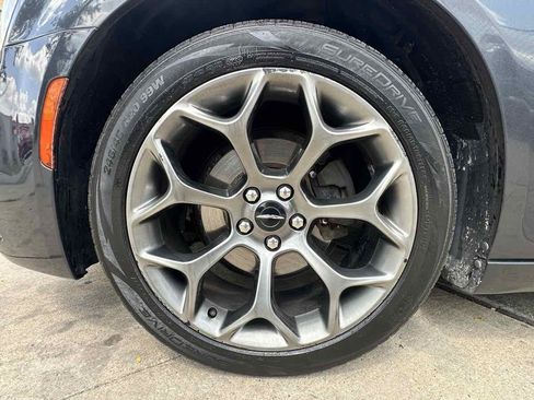 Used 2018 Chrysler 300 S RWD image 9