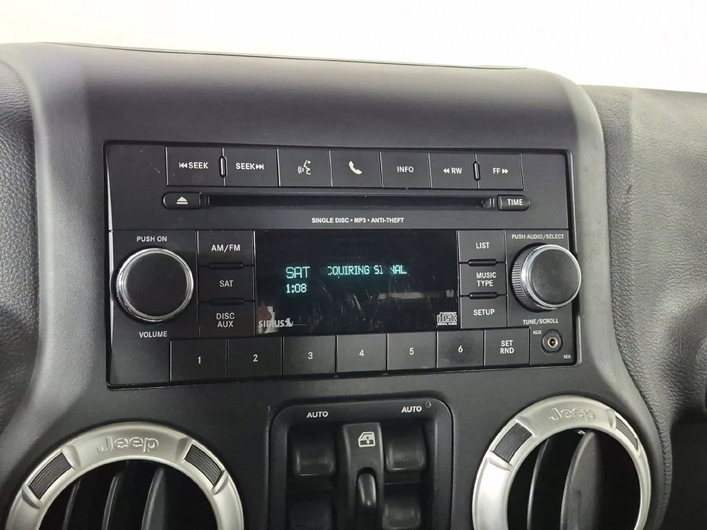 Used 2016 Jeep Wrangler Unlimited Sahara w/ Connectivity Group AWD/4WD image 23