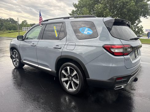 Used 2024 Honda Pilot Touring image 11