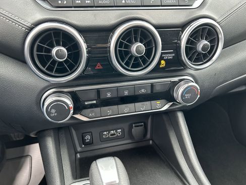 Used 2025 Nissan Sentra SV FWD image 27