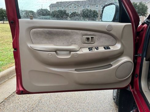 Used 2003 Toyota Tacoma Base image 19